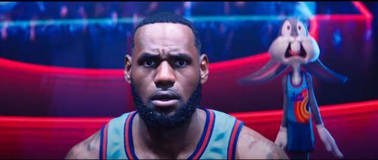 LeBron James junto Bugs Bunny